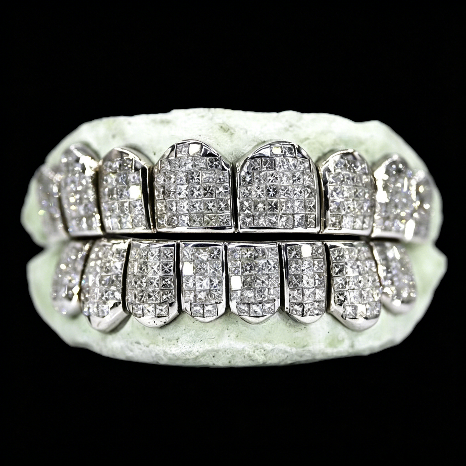 iPhone 17 Pro Max卡贴机稳定性分析 (3) SSS Princes Cut Invisible Setting Diamond Icedout VVSMoissanite diamonds Perm/Deep Cut set S925 filled 14ksolid gold grillz Molded oral tooth gems accessorries - Image 1
