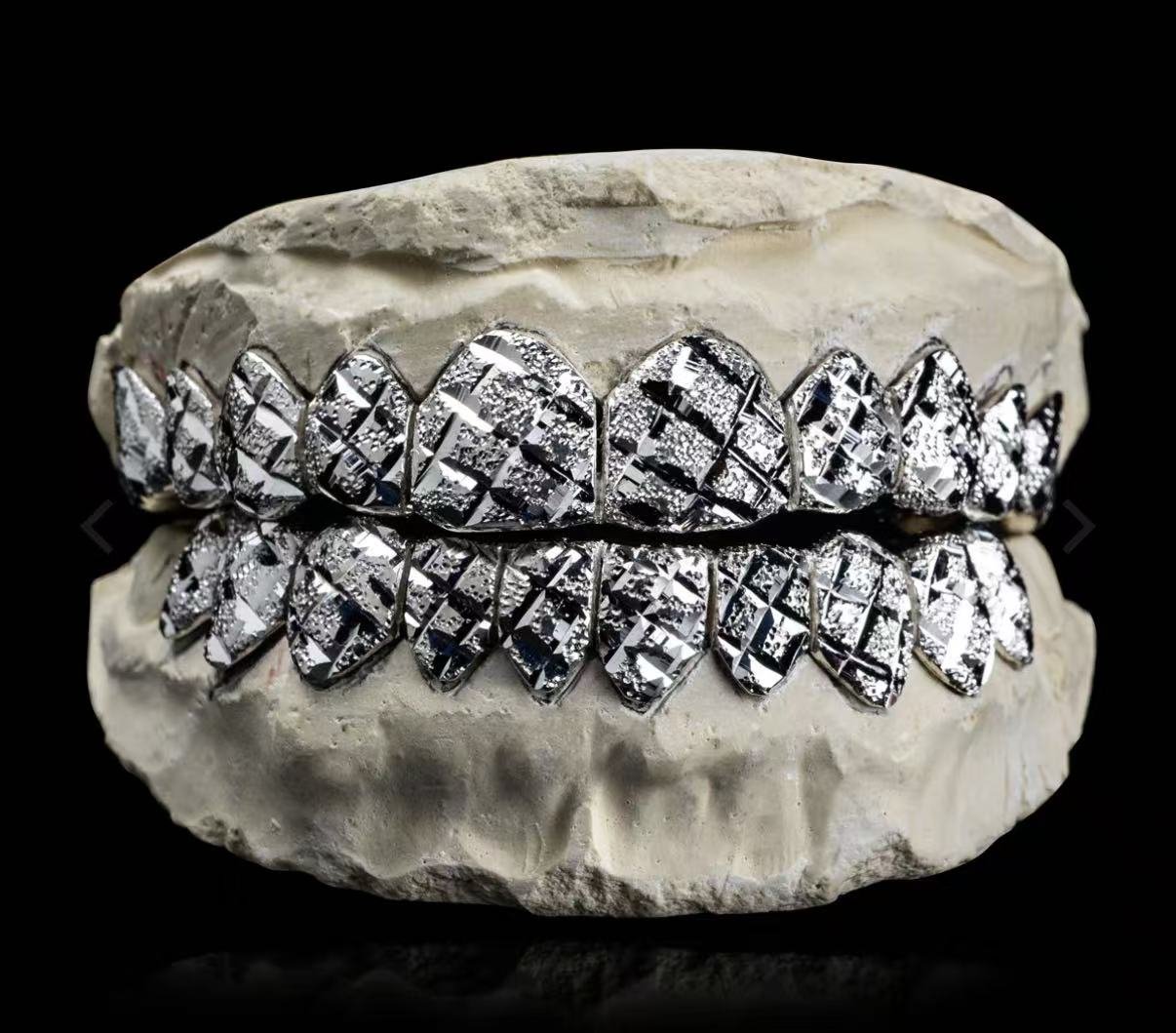 微信图片_20251020141144 SSS Custom Diamond dust nugget cut Solid gold Grillz setS925 Filled 14k solid dental gold customized moldedTooth Gem Oral accessories. - Image 1